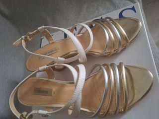 Sandalias Guess Doradas y Plateadas
