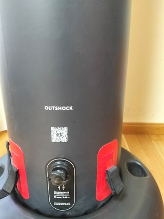 Saco de boxeo hinchable y guantes 