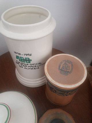 Botes de farmacia vintage decorados