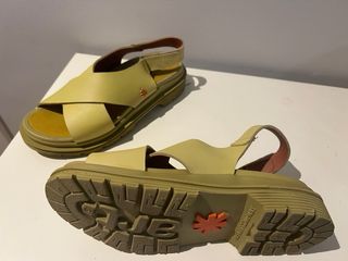 Sandalias Art Piel Mostaza