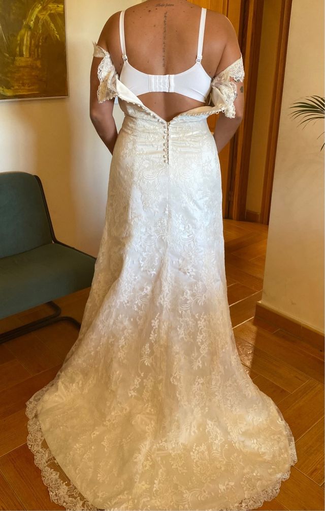 Vestido de novia con cola talla 40/42.