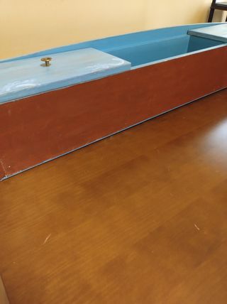 Repisa rústica de madera azul con cajones