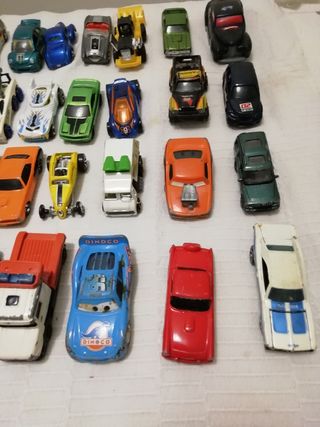 Coches de juguete variados