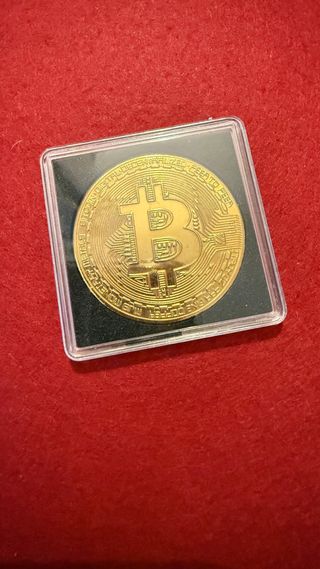 Moneda Bitcoin Bañada en Oro 24k