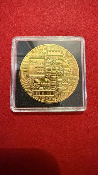 Moneda Bitcoin Bañada en Oro 24k