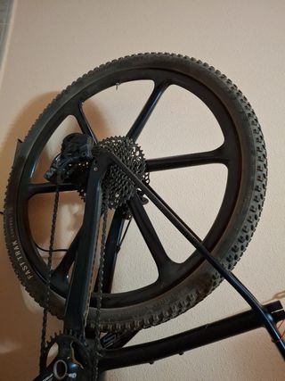 Llantas bike ahead