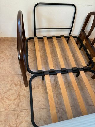 Sofá cama individual con lamas de madera