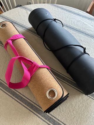 Esterilla de yoga de corcho con correa