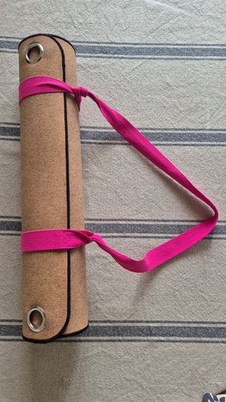 Esterilla de yoga de corcho con correa