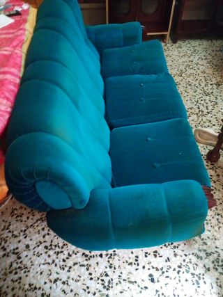 Sofá de terciopelo azul