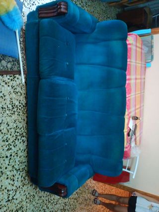 Sofá de terciopelo azul