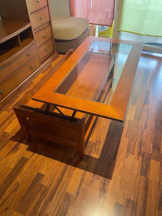 Mesa de centro de madera con tapa de cristal