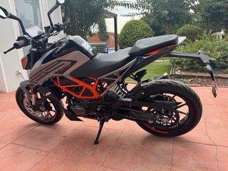 KTM Duke 125 2022 - Como Nueva
