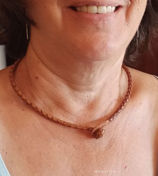 Gargantilla de cuero trenzado artesanal