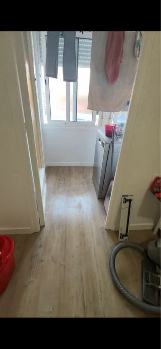 Instalador Profesional de Suelos Laminados y Viníl