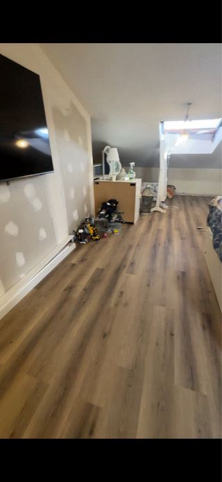 Instalador Profesional de Suelos Laminados y Viníl