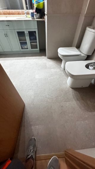 Instalador Profesional de Suelos Laminados y Viníl