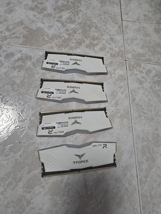 4x 8GB T-FORCE DELTA R DDR4 3200MHz RGB RAM (32 GB