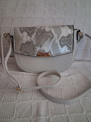Bolso gris y Plateado de b y l