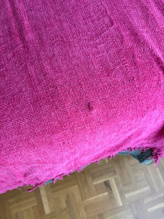 Manta de cama rosa y verde. Zara home