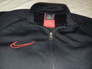 Sudadera Nike Negra con franja naranja,toda...