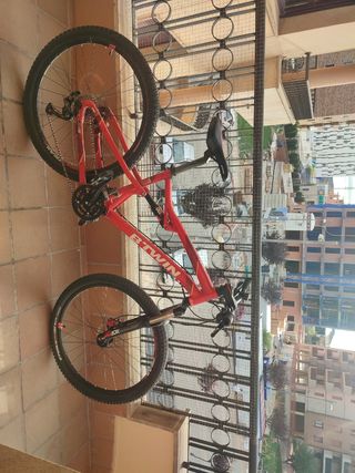 Bicicleta Btwin Rockrider Roja con doble suspensió
