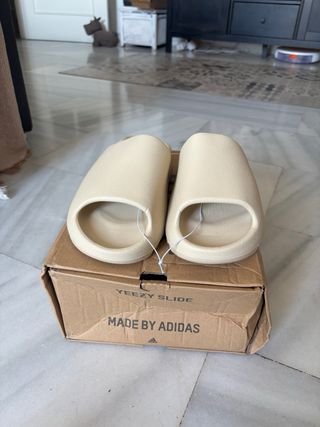 Adidas Yeezy Slide Beige