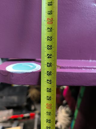 Perchero de madera restaurado con lunares