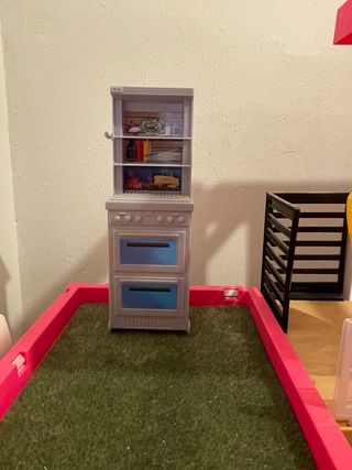 Mansión de Barbie con tobogán y piscina
