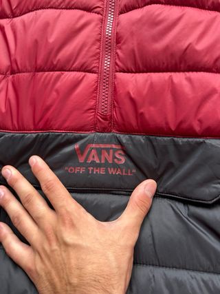 Abrigo Vans Negro y Rojo Talla M