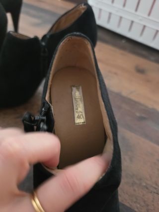 Zapatos y Botas Negras 38,39,40. Según tallaje
