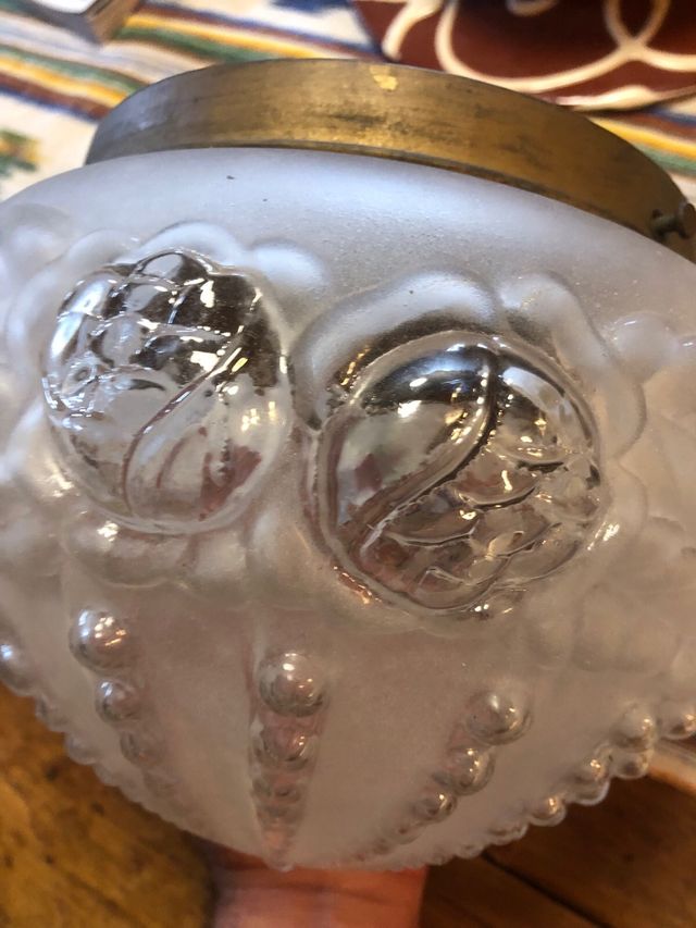 Antigua lámpara de cristal y metal