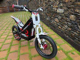 Moto Eléctrica Oset 16 pulgadas para 5-8 años