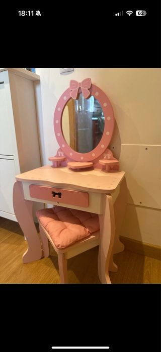 Tocador de madera para niña