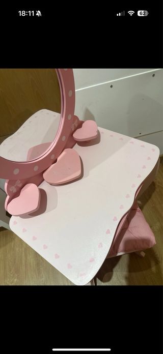 Tocador de madera para niña