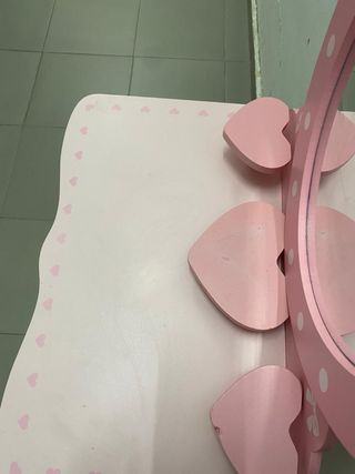 Tocador de madera para niña