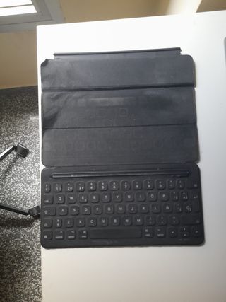 IPad 9ª Generación 64 GB Wi-Fi + Teclado + Cargado