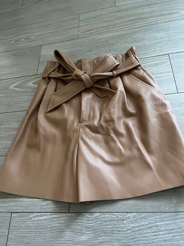 Pantaloncini in ecopelle marrone