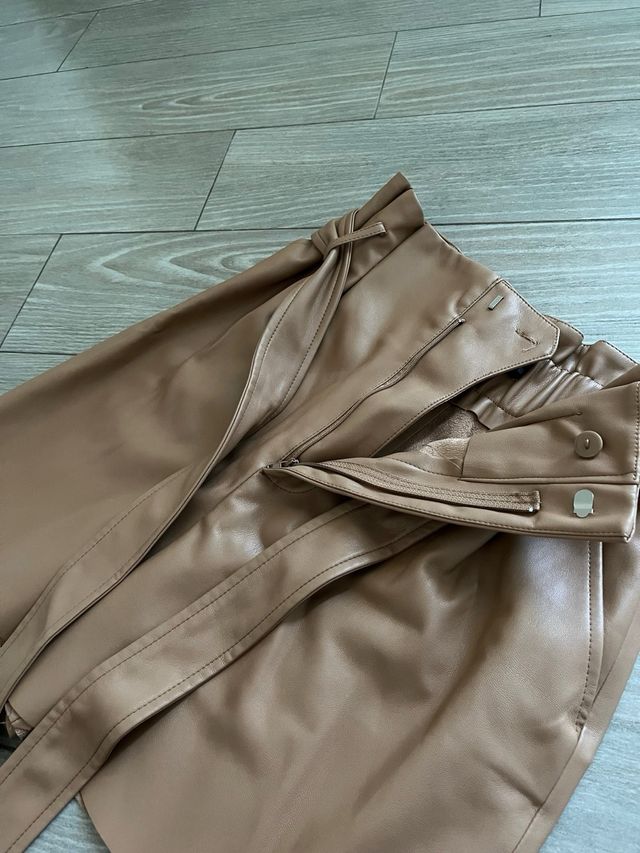 Pantaloncini in ecopelle marrone