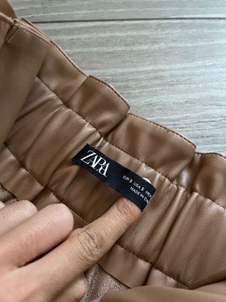 Pantaloncini in ecopelle marrone