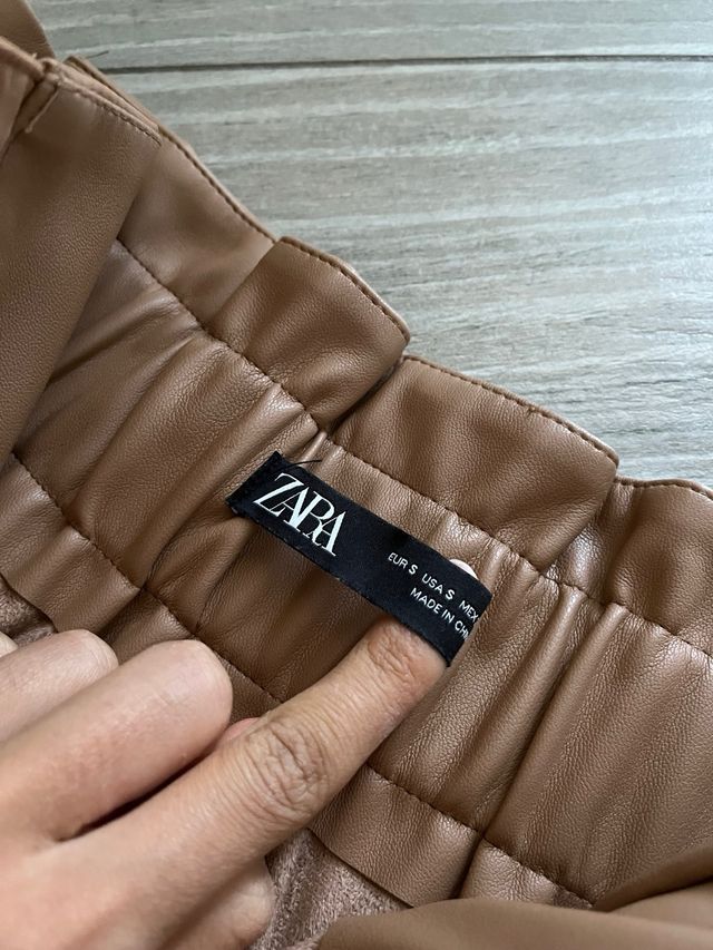 Pantaloncini in ecopelle marrone