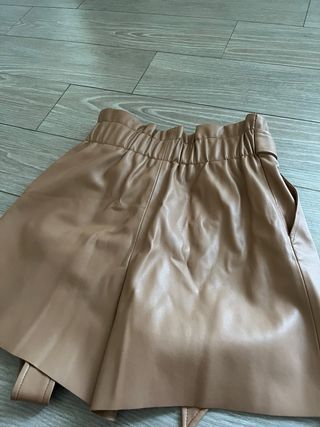 Pantaloncini in ecopelle marrone
