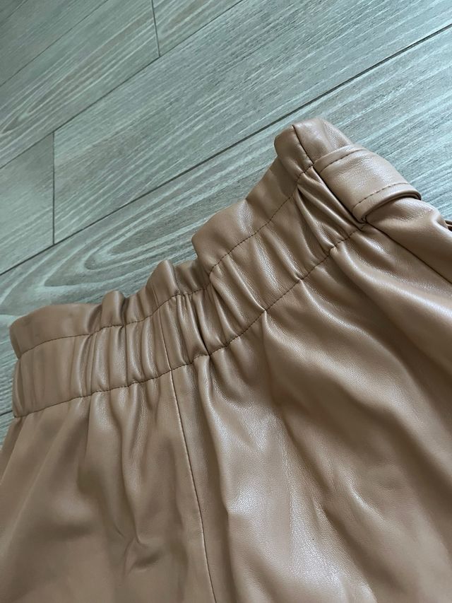 Pantaloncini in ecopelle marrone