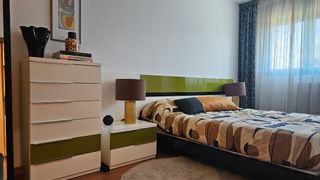 Estructura cama 150 + mesitas + colchón+2 lámparas