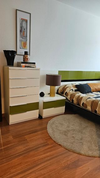 Estructura cama 150 + mesitas + colchón+2 lámparas