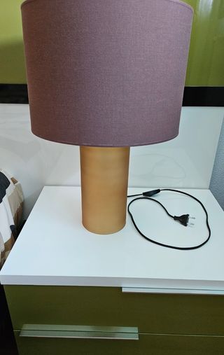 Estructura cama 150 + mesitas + colchón+2 lámparas