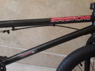 Bicicleta  BMX STAYSTRONG