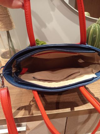 Bolso azul y rojo