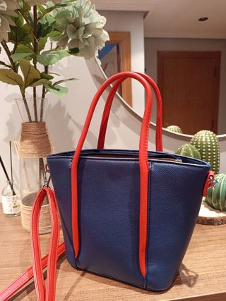 Bolso azul y rojo