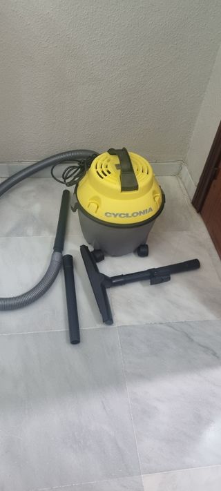 Aspiradora Cyclonia Sólidos y Líquidos